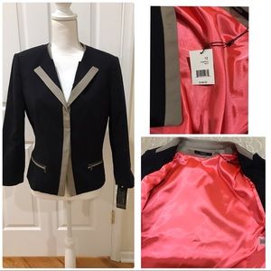 A formal navel blue blazer